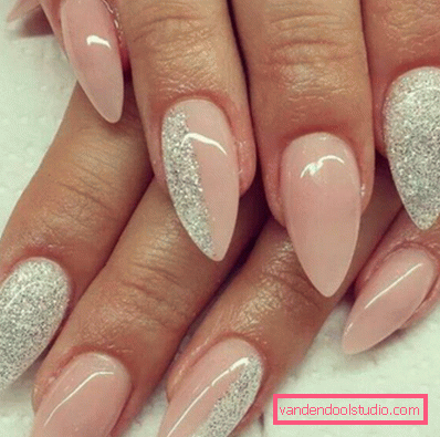 Hermosa manicura en las uñas afiladas 2019-2020.