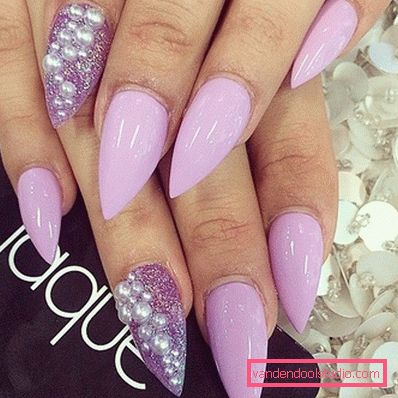 Hermosa manicura en las uñas afiladas 2019-2020.