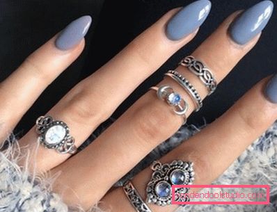 Hermosa manicura en las uñas afiladas 2019-2020.
